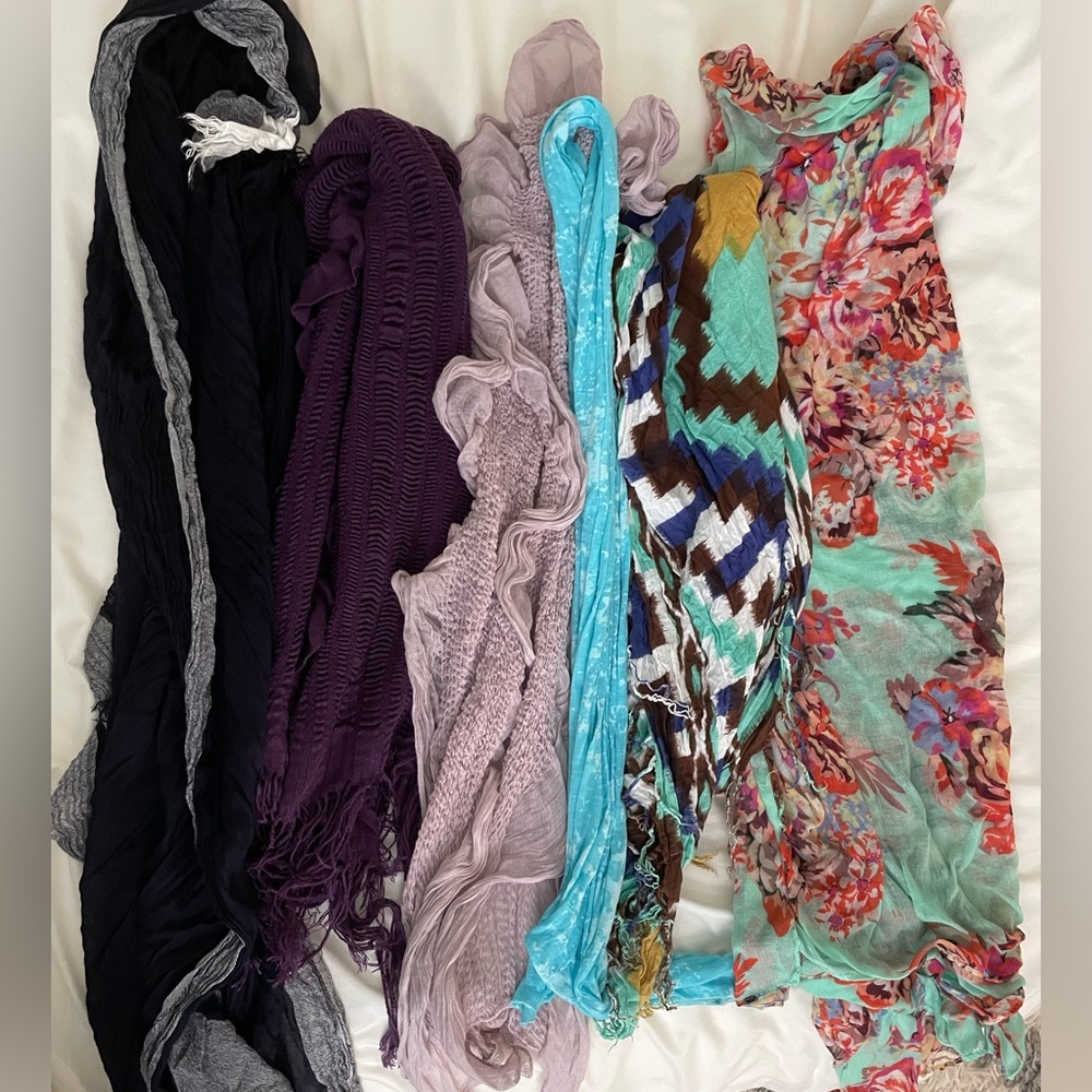 6-Multi colored scarves - Picture 2 of 7